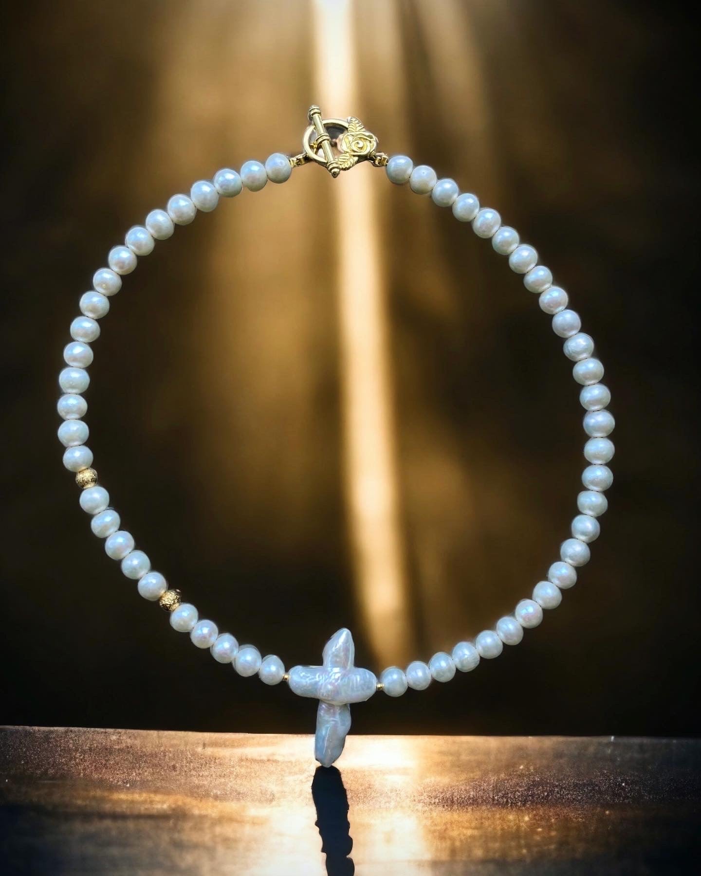 Elegante Perlenkette mit Anhänger Kreuz natürliche Perlen Süßwasserperlen